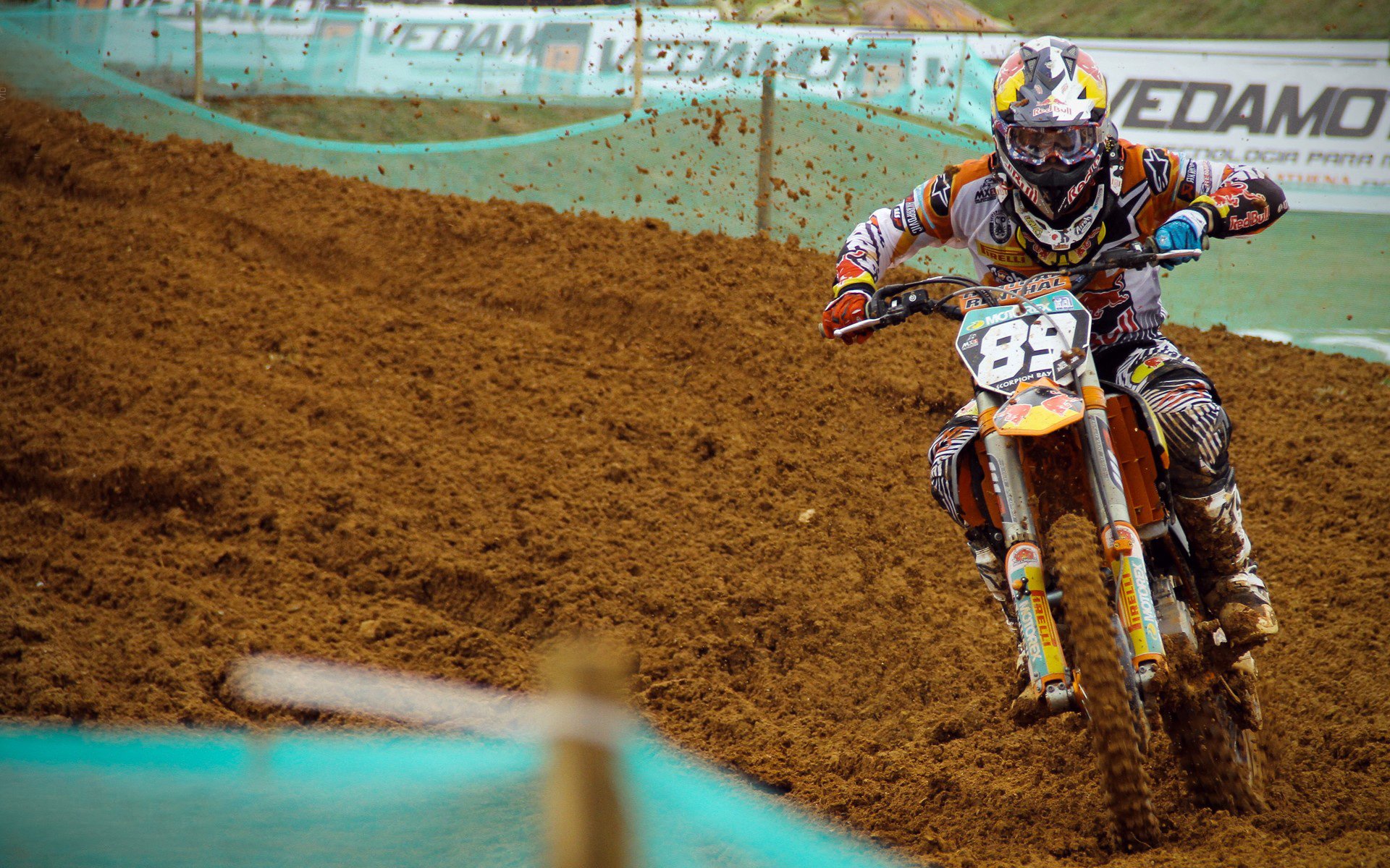 从圣塞巴斯蒂安到曼彻斯特，欧陆豪门图谱中的唯一性悖论